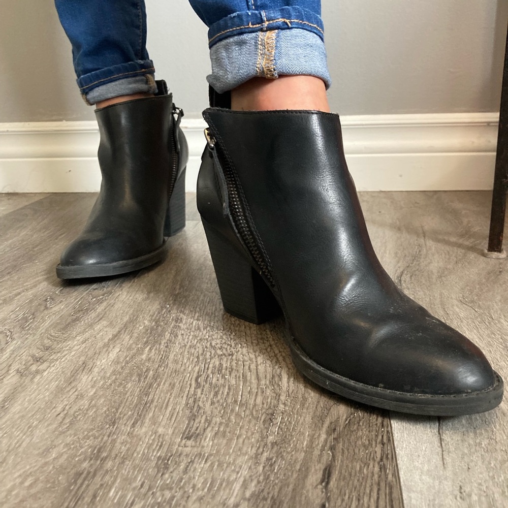 Marshall’s Black Booties Size 6